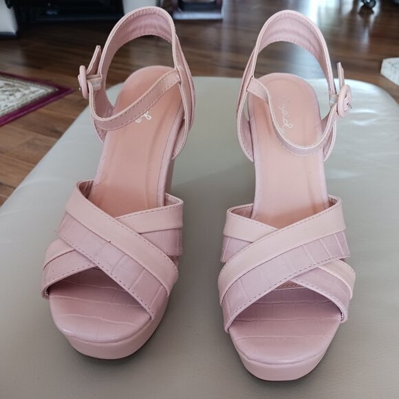 Pink wedge dress shoes, size 8 - Picture 2 of 3
